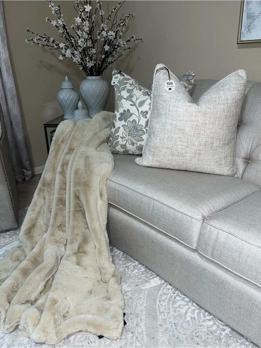 1-RACHEL ROY NWT IVORY RABBIT FAUX FUR LUXURY THROW BLANKET